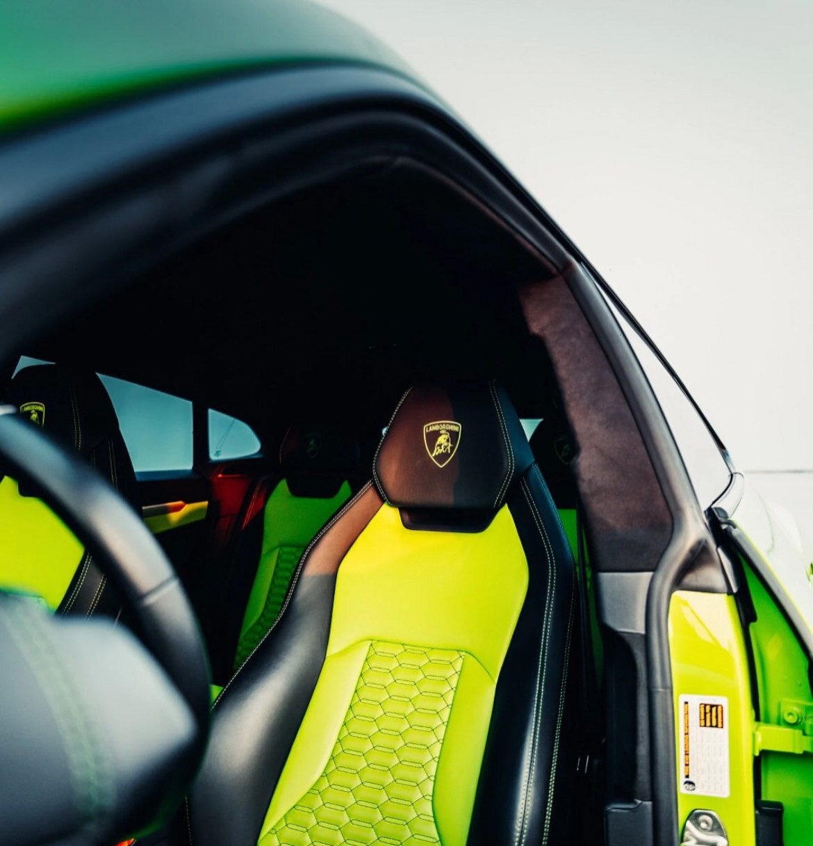2021 Lamborghini Urus in Green – photo 2