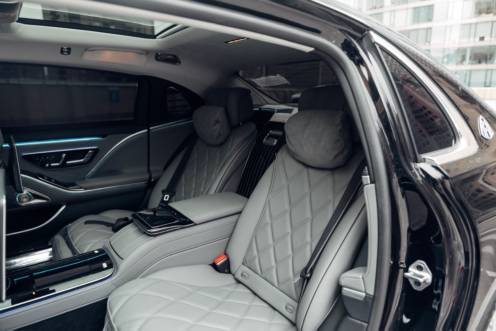 2022 Mercedes S580 Maybach in Black – photo 3